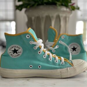 Converse Hightop’s turquoise and yellow